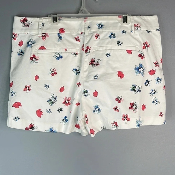 ANN TAYLOR Flower Print Classic Shorts White Pockets Mid Rise Size 12 Petite - Picture 5 of 9